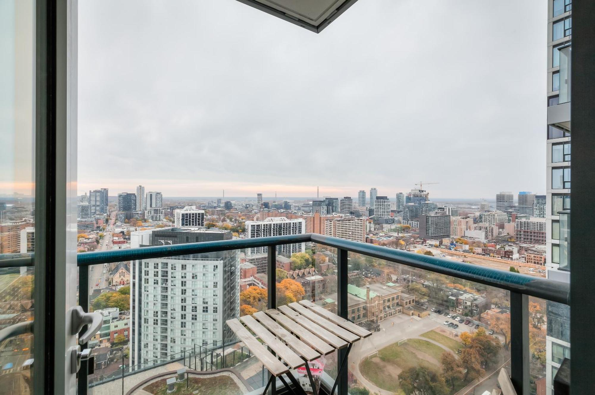 Panorama Suites Downtown Торонто Екстериор снимка